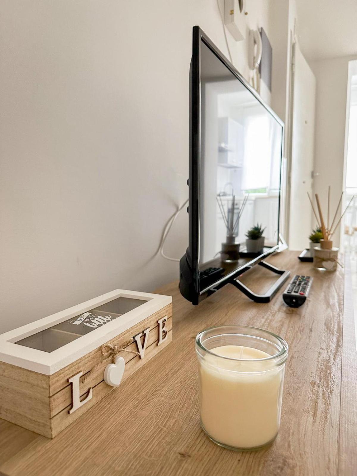Apartament La Via Del Castello Castelferretti Zewnętrze zdjęcie