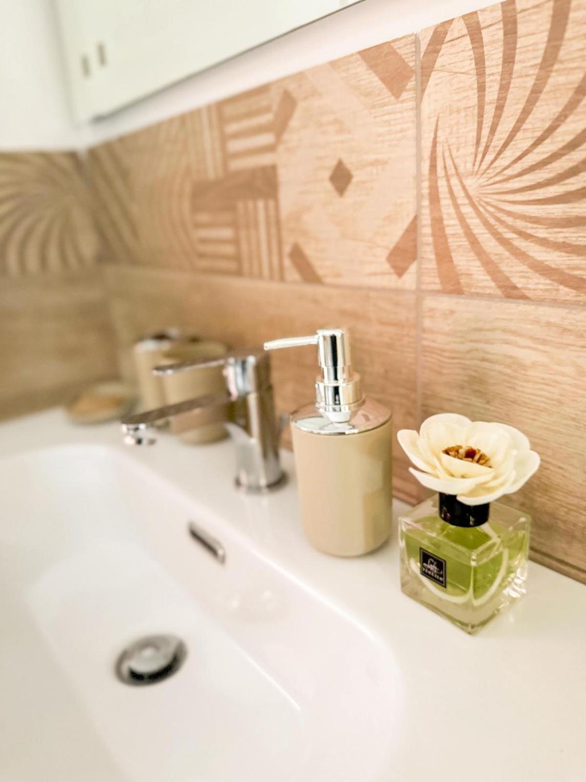 Apartament La Via Del Castello Castelferretti Zewnętrze zdjęcie