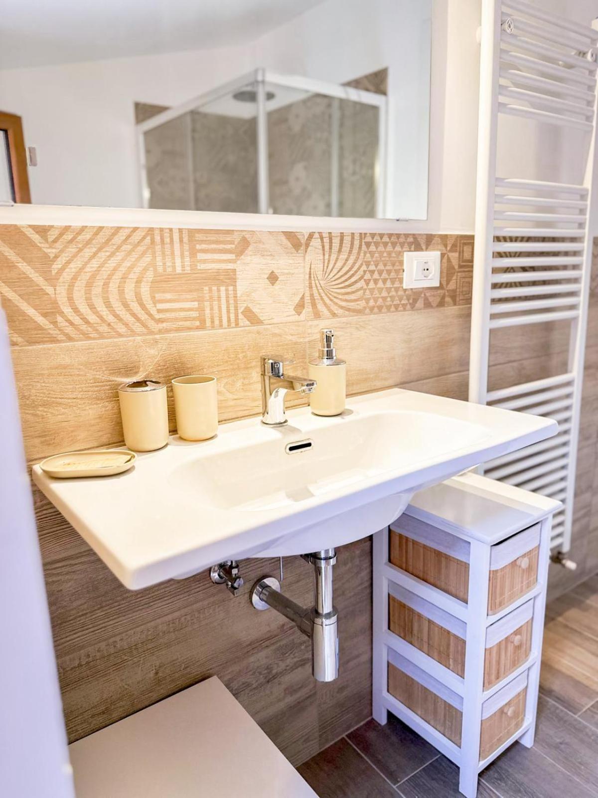 Apartament La Via Del Castello Castelferretti Zewnętrze zdjęcie